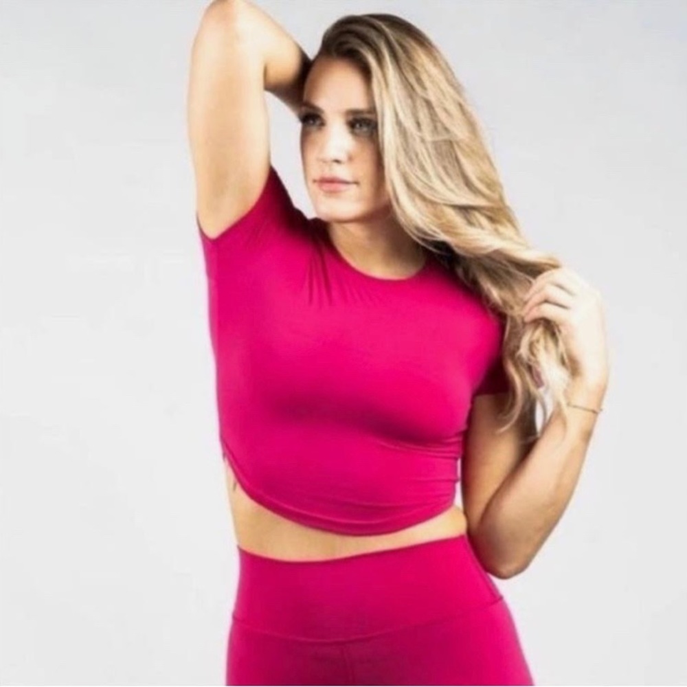 Buffbunny Collection Live Crop Tee - Passion - Size L